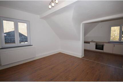 DIETZ: Helle 2-Zimmer-Wohnung mit neuer Einbauküche! - Leidersbach Roßbach