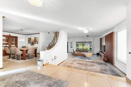 Außergewöhnliche Architektur trifft modernen Wohnkomfort mit großzügiger Terrasse in Wachtberg