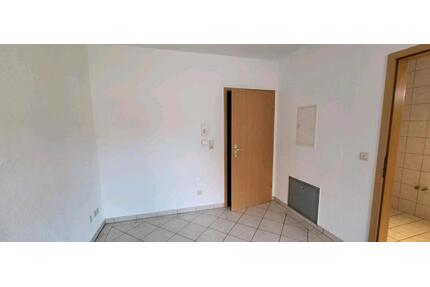 Schöne 1- Zimmer- Wohnung mit möblierter Küche - Meiningen