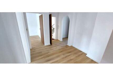 3-Zimmer-Wohnung mit Dachterrasse & Markise, 86 m² Wohnfläche, neuer Küche und Garage am Hammerweg in Weiden zu vermieten - Weiden in der Oberpfalz