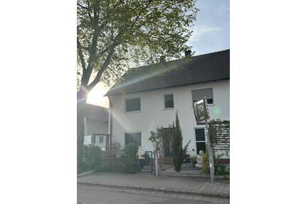 2 Einfamilienhäuser - 835.000,00&nbsp;EUR Kaufpreis, ca.&nbsp; 20,00&nbsp;m&sup2;&nbsp;Wohnfl&auml;che in Zirndorf (PLZ: 90513)