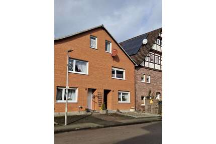 Haus zum Kaufen in Höxter-Lüchtringen 97.000,00 € 210 m²