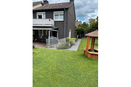 Gepflegtes Reienendhaus mit großem Grundstück zu verkaufen - Detmold