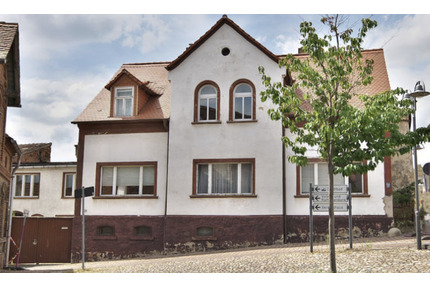 Haus am Schwimmbad - 72.999,00&nbsp;EUR Kaufpreis, ca.&nbsp; 220,00&nbsp;m&sup2; in Querfurt (PLZ: 06268)