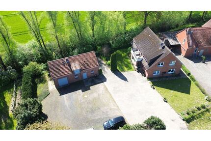 Interessantes Wohnhaus mit 2 Wohnungen, Nebengebäude und Grünland - Stolzenau