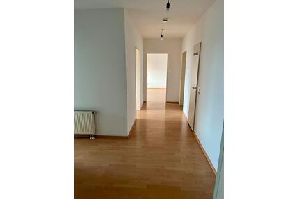 Große 3-Zimmer Wohnung mit Balkon und schönem Ausblick - Warstein