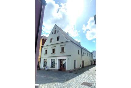 Historisches Wohn & Geschäftshaus mit 5 Parteien auf 360 m² Wohn & Geschäftsfläche mit 220 m² Grund in der Innenstadt von Weiden - Weiden in der Oberpfalz