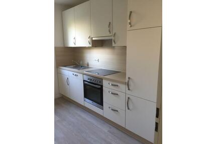2 Zimmer mit EBK, Balkon, Keller und Parkplatz - Berlin Reinickendorf