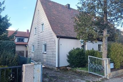 Charmante Doppelhaushälfte mit großem Garten in ruhiger Lage - Schillingsfürst