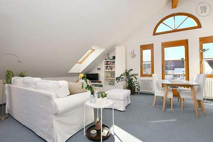 Charmante möblierte DG-Wohnung mit Internet und TG-Stellplatz in Stuttgart Birkach