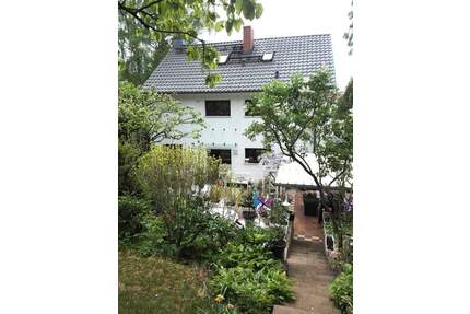 Viel Platz für die Familie Familienhaus mit Garten und Garage in 66117 Saarbrücken zu verkaufen