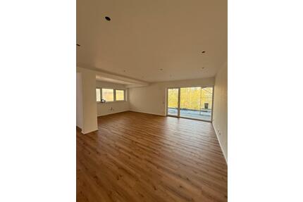 Erstbezug nach Kernsanierung - moderne 2ZKB mit Balkon + Carport - Saarlouis