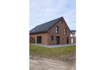 Doppelhaushälfte inklusive carport in Fredenbeck zu verkaufen