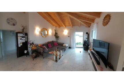 EXCLUSIVE PENTHOUSEWOHNUNG - 495.000,00&nbsp;EUR Kaufpreis, ca.&nbsp; 111,00&nbsp;m&sup2; in Oberschneiding (PLZ: 94363)