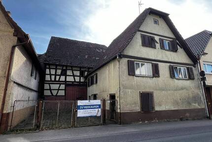 Sanierungsobjekt mit Scheune & großem Garten in zentraler Lage zu verkaufen - Eisingen