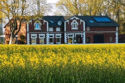 Resthof nahe Nordsee mit Stall, Weide und 2 Wohnungen - Lunden