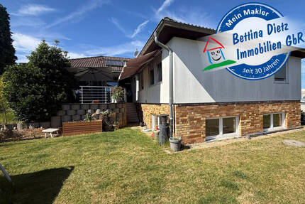 DIETZ: ZWEITER BEZUG nach Sanierung! Einfamilienhaus mit ELW oder Büro, 2 Garagen und Garten - Eppertshausen