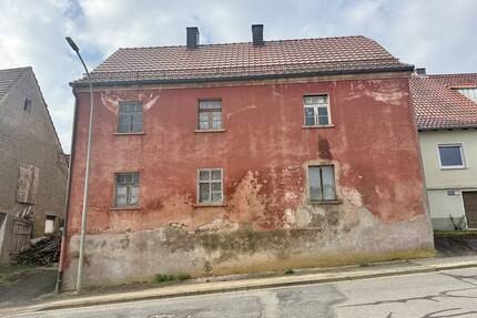 Raum für neue Ideen - Stark Sanierungsbedürftiges EFH mit Garten und Neubaupotenzial! - Sulzbach-Rosenberg
