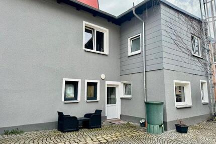 Einfamilienhaus, Hinterhaus ab 01.07.2026 zu vermieten - Rehau