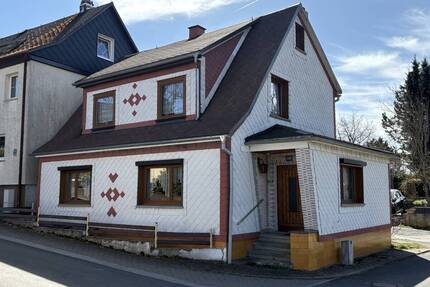 Gemütliches Einfamilienhaus mit Garage und separatem Garten in ruhiger Lage - Böhlen