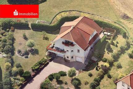 Traumhaftes Zweifamilienhaus mit großem Grundstück in ruhiger Lage - Utendorf