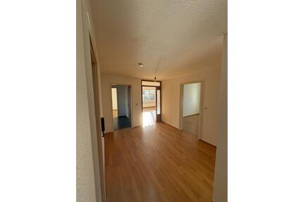 3,5-Zimmerwohnung mit Balkon, Garage und Stellplatz - Villingen-Schwenningen