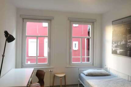 WG-Zimmer in Stuttgart 700,00 € 10 m²