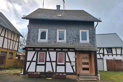 Großes Bauernhaus mit großer Scheune und großem Grundstück - Gemünden