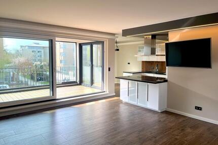 Hochwertige moderne, altersgerechte Wohnung mit Loggia & Whirlpool-Bad in Seenähe - Schwerin Altstadt