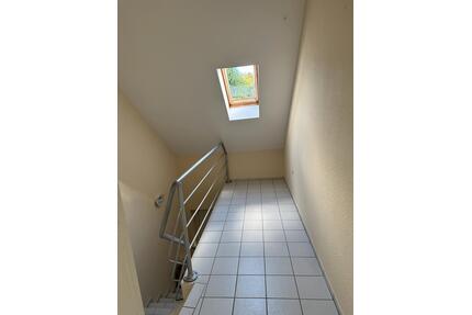 Ruhige 3 Zimmer-Wohnung im 1. OG, Dachgeschoss - Warburg