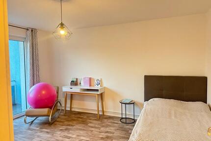 Zimmer mit Balkon in 2 Zimmer Wohnung für Mädchen - Osnabrück Dodesheide