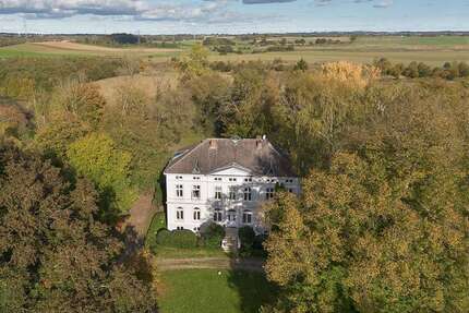 Haus zum Kaufen in Mönkhagen 1.950.000,00 € 695 m²