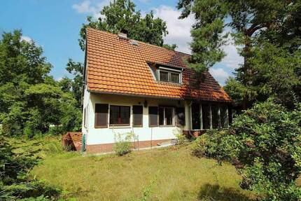 Festpreis! Sanierungsbedürftiges EFH mit herrlichem Garten in gefragter Lage von Berlin-Kladow