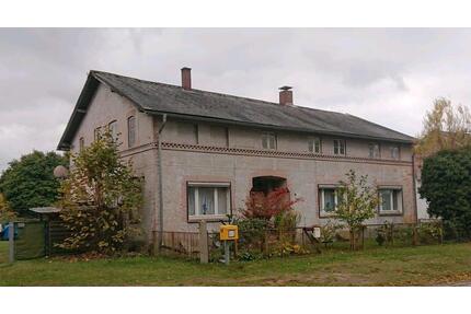 Familienhaus mit Nebengebäude und großem Grundstück - Neu Kaliß