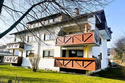 SCHICKE - GERÄUMIGE 34 ZIMMER-ETW mit großem BALKON in RUHIGER WOHNLAGE von BUCHLOE!