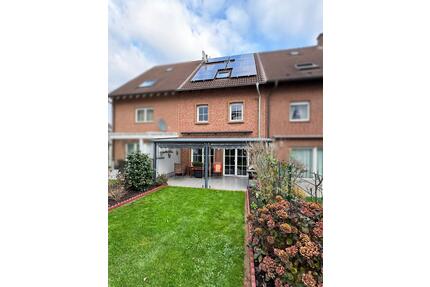 Gepflegtes Familienhaus mit Garten und PV-Anlage in Neuss