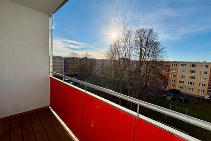 Yorckgebiet * 3-Raumwohnung mit EBK * Balkon * frei - Wulkenzin