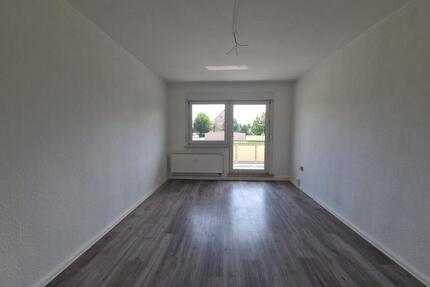 Ab 15.03.2026***Wohnen im Grünen***Gemütliche 4-Zimmer-Wohnung mit Balkon und Tageslichtbad! - Torgau