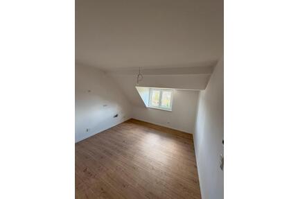 Wohnung zu vermieten, Kernsarniert, Neubau Standard - Duisburg Huckingen