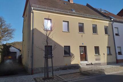 2-Familien-Haus mit großem Garten u. Nebengebäude- Sanierungsbed. - Schwarzhofen