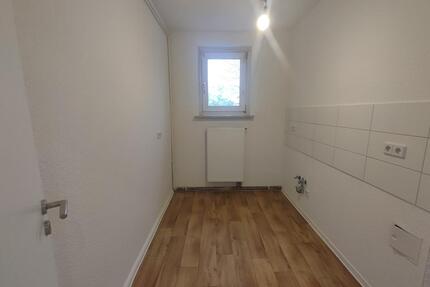 Komplett sanierte Zweiraumwohnung im Erdgeschoss - mit Balkon - Merseburg