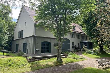 Haus zum Kaufen in Walkertshofen 1.850.000,00 € 534 m²