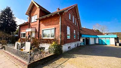 MODERN WOHNEN MIT HALLE UND VIEL PLATZ - Bassum