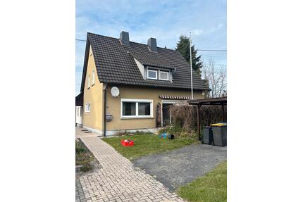 ​Doppelhaushälfte in zentraler Lage von Hamm (Sieg)
