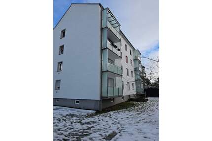 +++ Zentrale 2- Zi.-Hochparterre-Whg. mit Balkon und EBK +++ - Waldkraiburg