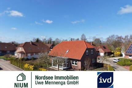 GERÄUMIGES WOHNHAUS MIT DOPPELGARAGE - Hage