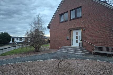Familienhaus mit 2 Wohneinheiten, PV-Anlage & großem Grundstück i - Agathenburg