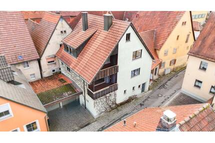 Charmantes Zweifamilienhaus in idyllischer Mainnähe von Winterhausen