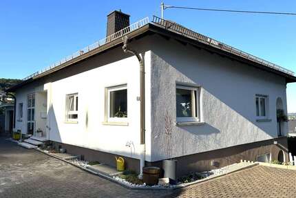 Haus zum Mieten in Kelkheim 2.560,00 € 144 m²