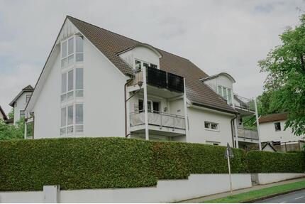 Ratzeburg: Wohnen zwischen Domsee & Altstadt: 3-Zimmer Wohnung auf 2 Ebenen mit 2 Balkonen zur Miete